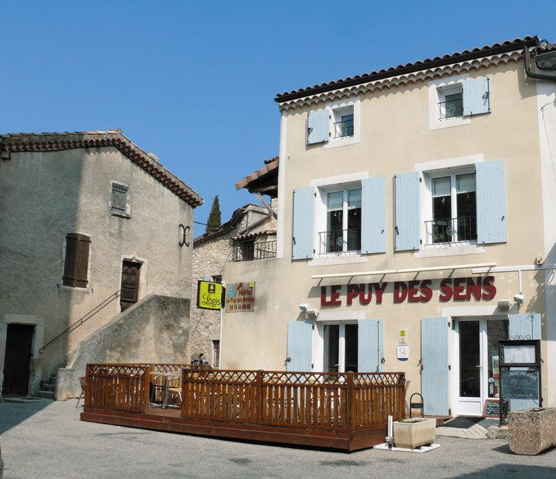 Отель Logis Le Puy Des Sirenes Puygiron Экстерьер фото